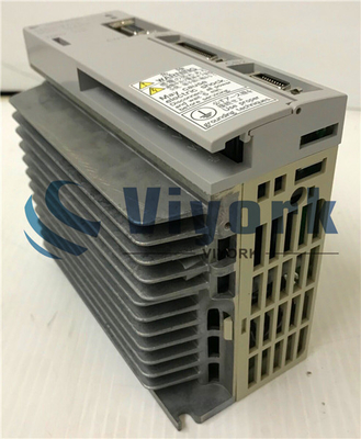 Yaskawa SGDL-04AP Industrial Servo Drive 50 / 60HZ 200 - 230VAC INPUT 6AMP